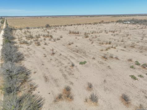 793 Fm 1986 La Pryor TX 78872