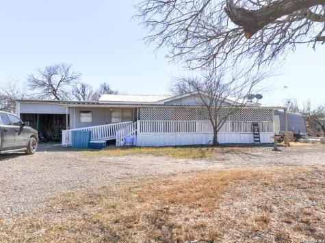 793 Fm 1986 La Pryor TX 78872
