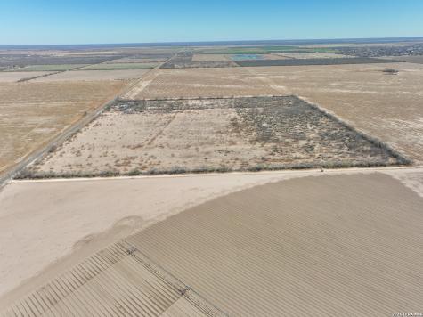 793 Fm 1986 La Pryor TX 78872