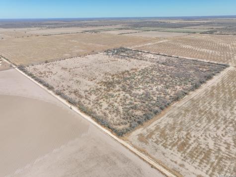 793 Fm 1986 La Pryor TX 78872