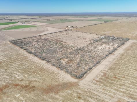 793 Fm 1986 La Pryor TX 78872