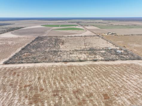 793 Fm 1986 La Pryor TX 78872