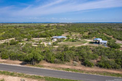 1724 County Road 424 Hondo TX 78861