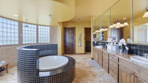 13661 E Highway 90 Kingsbury TX 78638