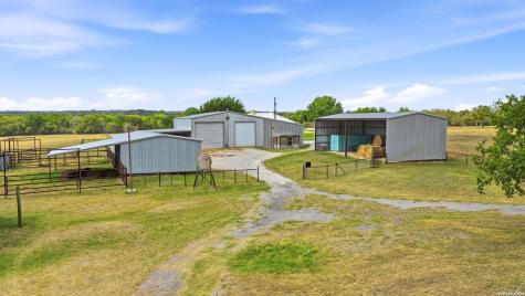 13661 E Highway 90 Kingsbury TX 78638