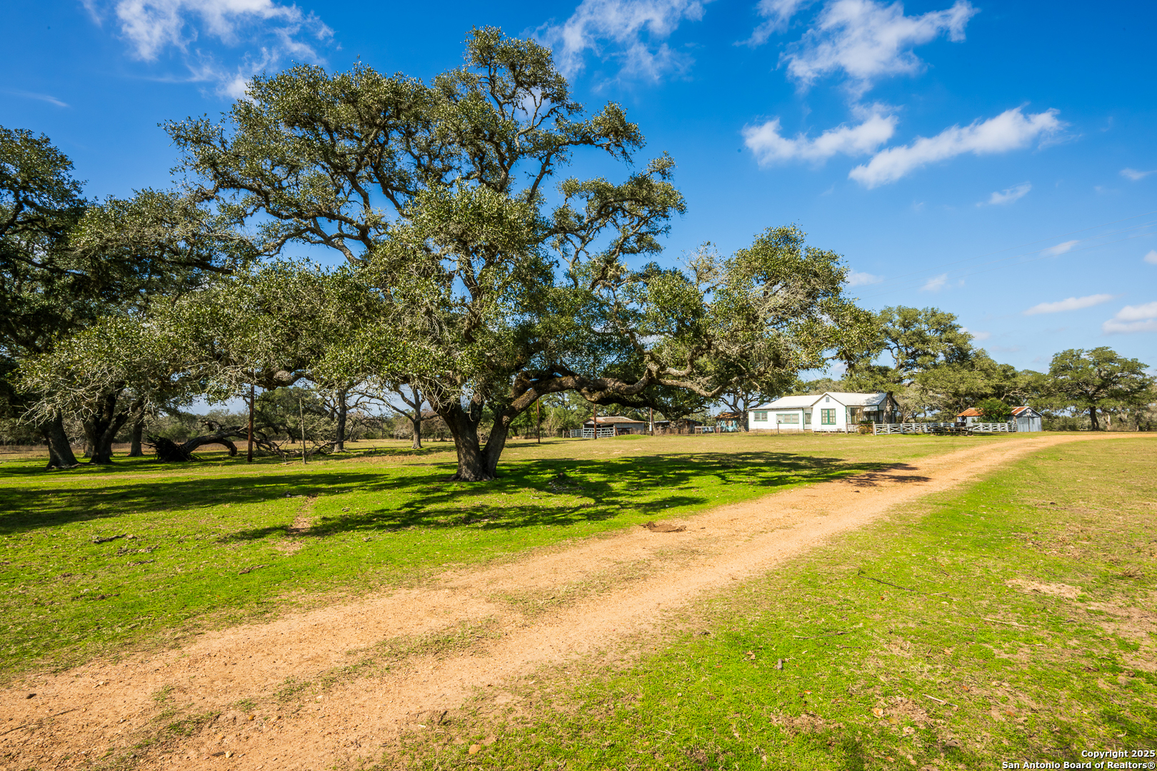 16297 Tx-111 Yoakum TX 77995