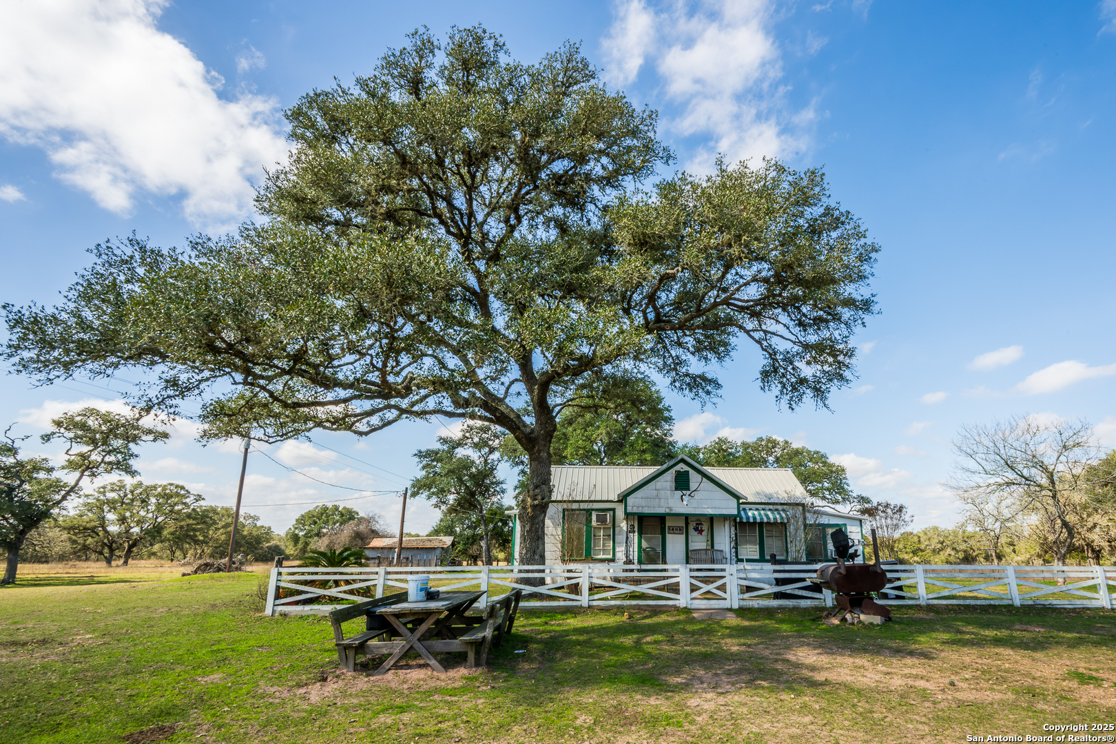 16297 Tx-111 Yoakum TX 77995