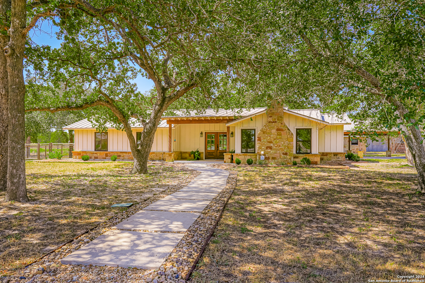 4041 County Road 307 La Vernia TX 78121