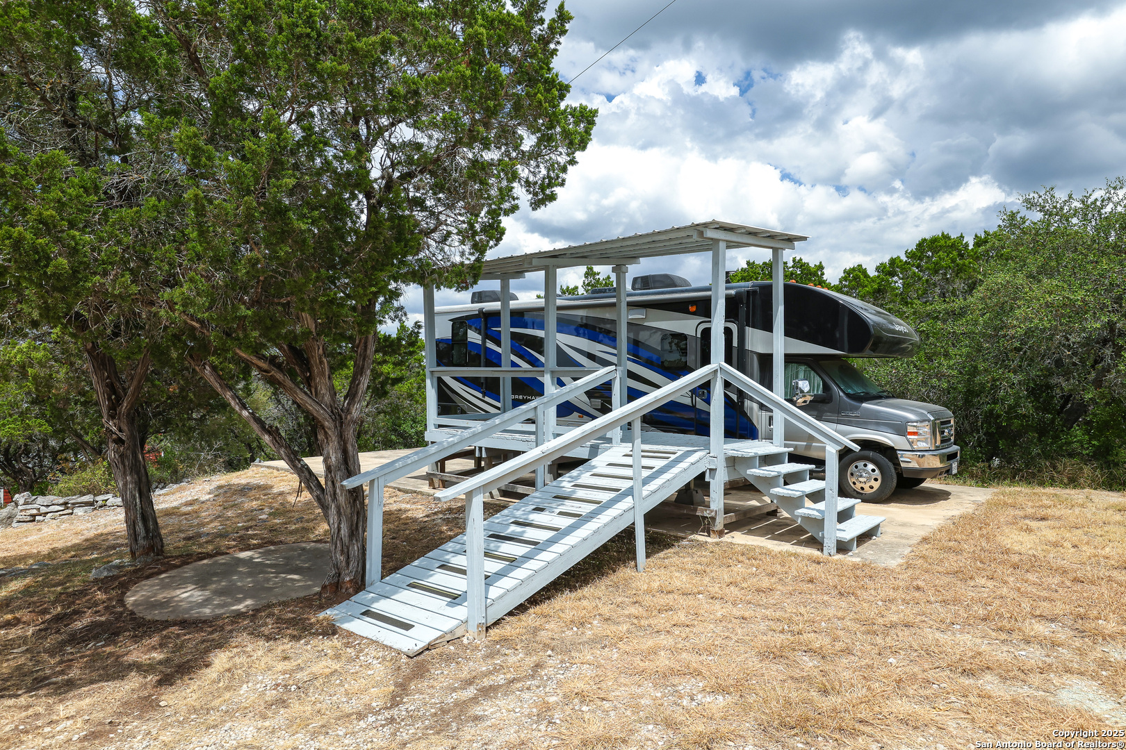 776 County Road 270 Mico TX 78056
