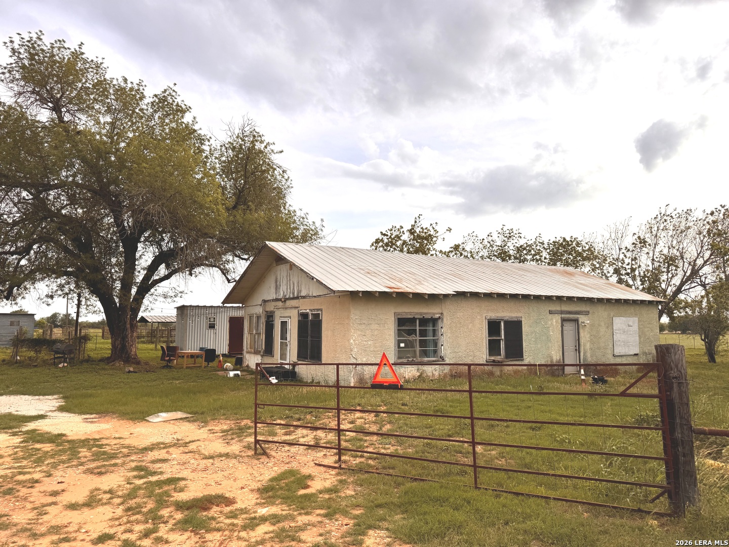 1115 County Road 669 Devine TX 78016