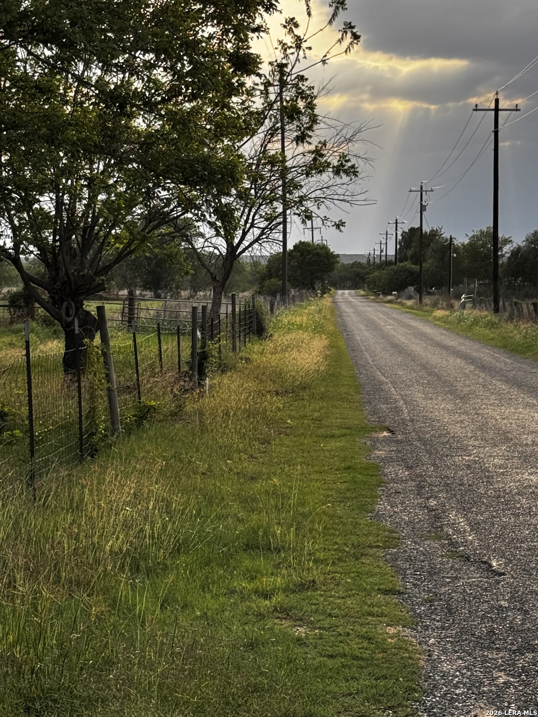 1115 County Road 669 Devine TX 78016