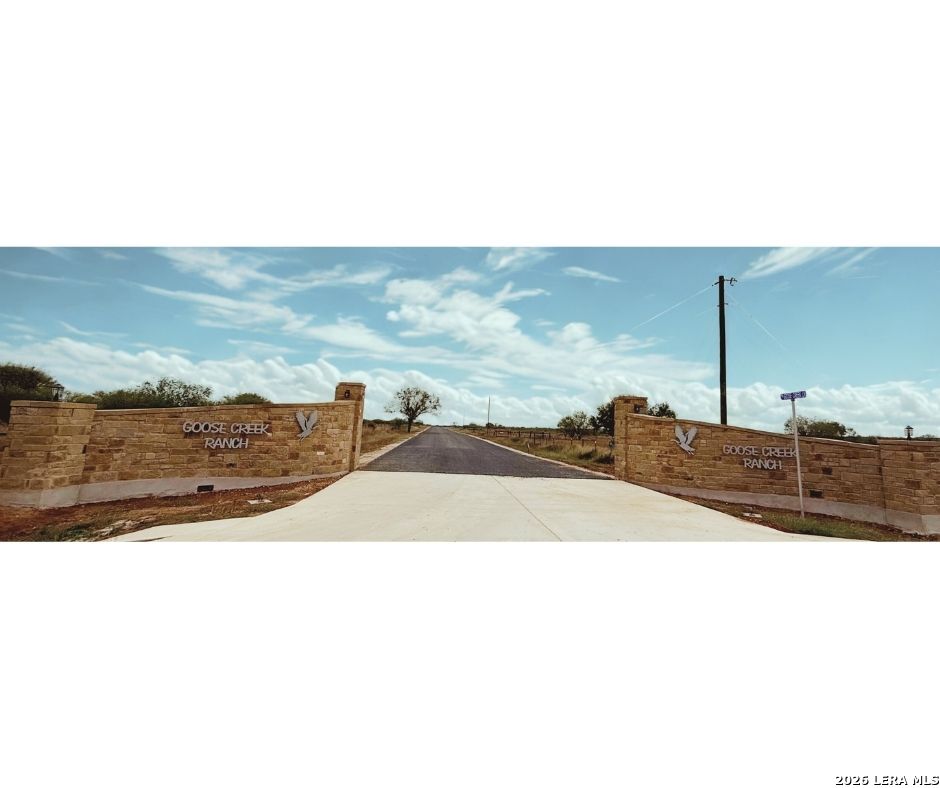 560 Pr Goose Creek Jourdanton TX 78026