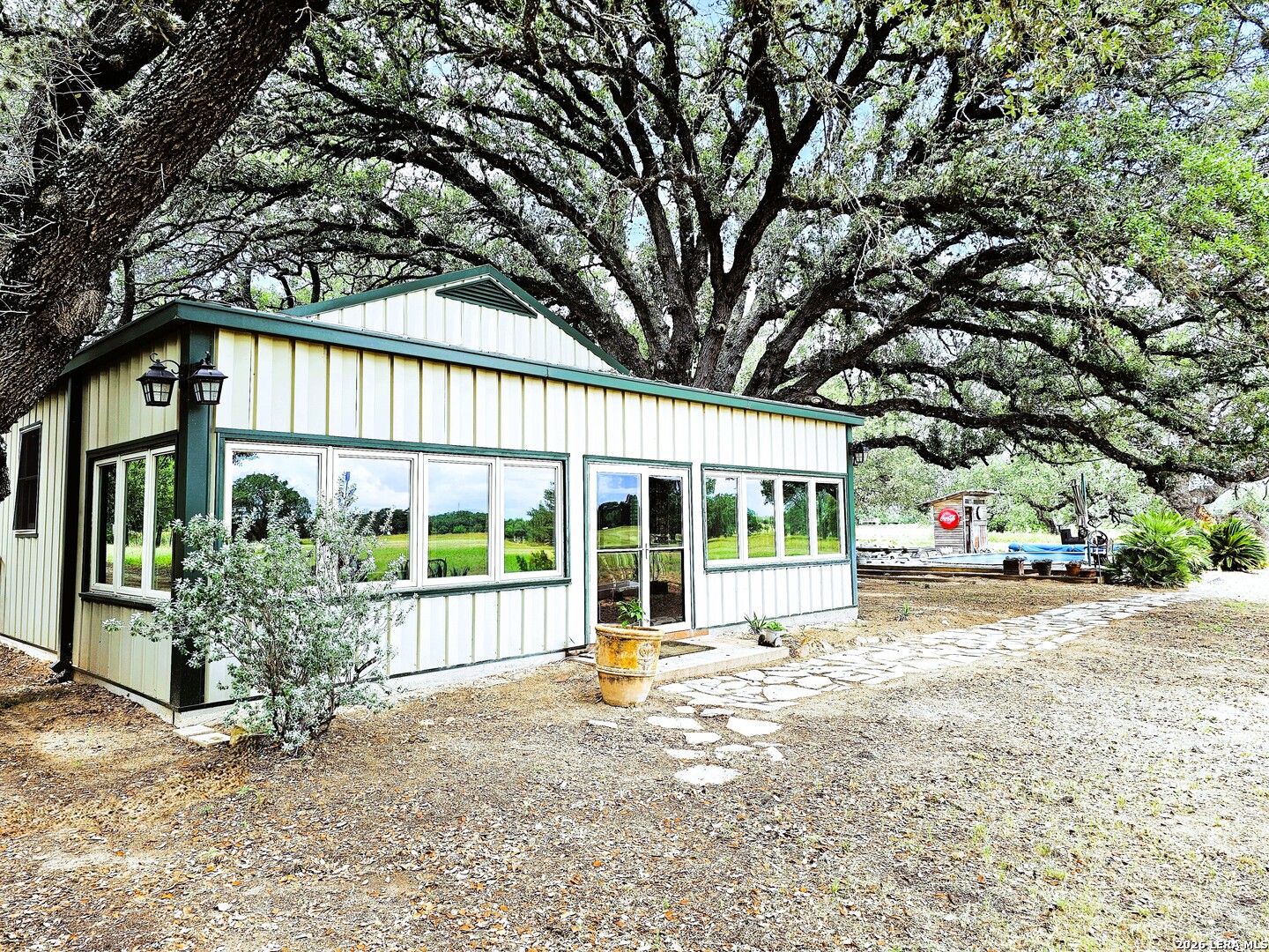 799 County Road 6612 Devine TX 78016