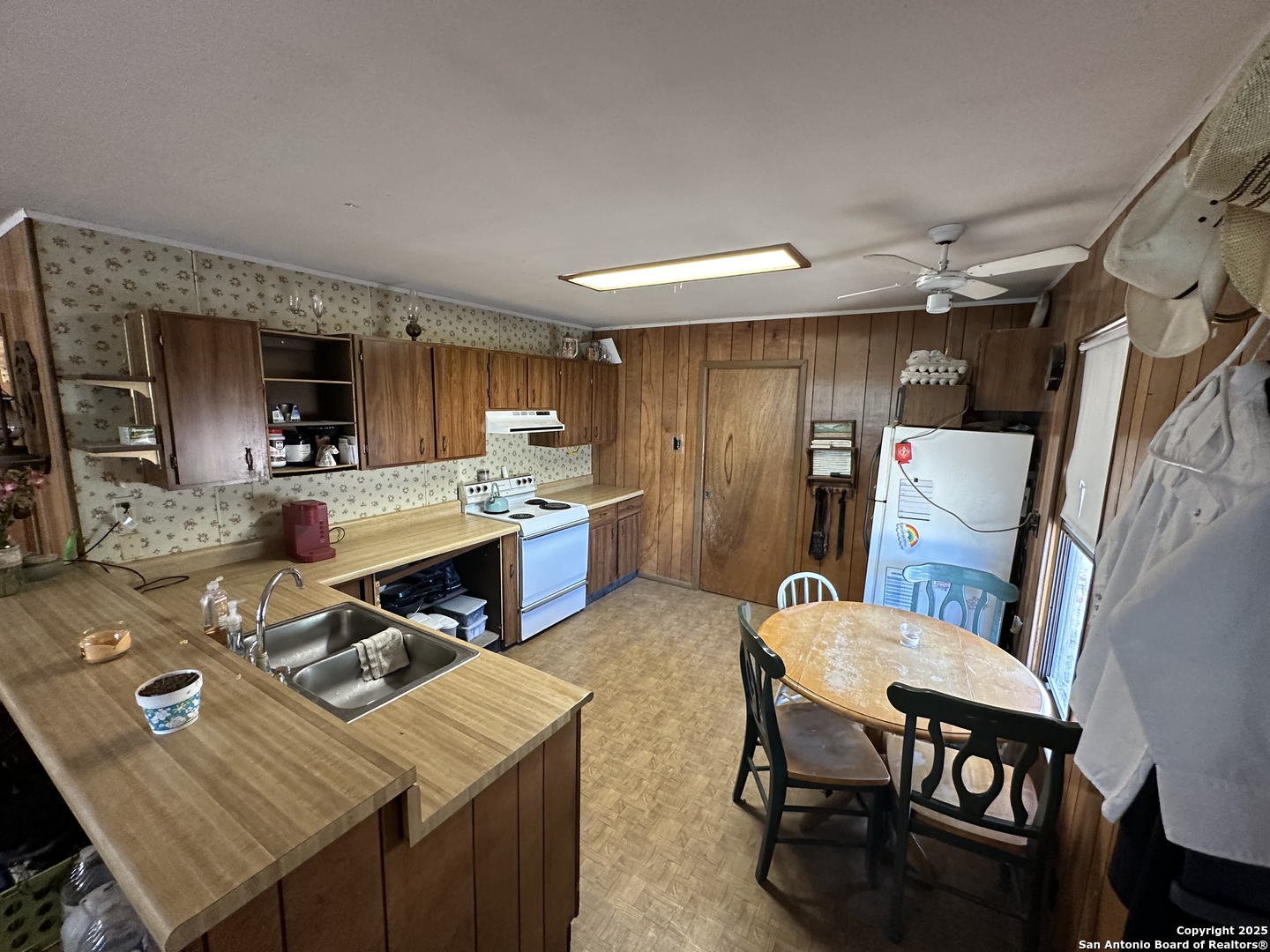106 E Mari-b Drive Center Point TX 78010