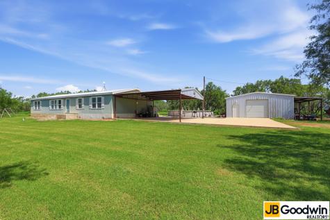 152 E County Road 304 Jourdanton TX 78026