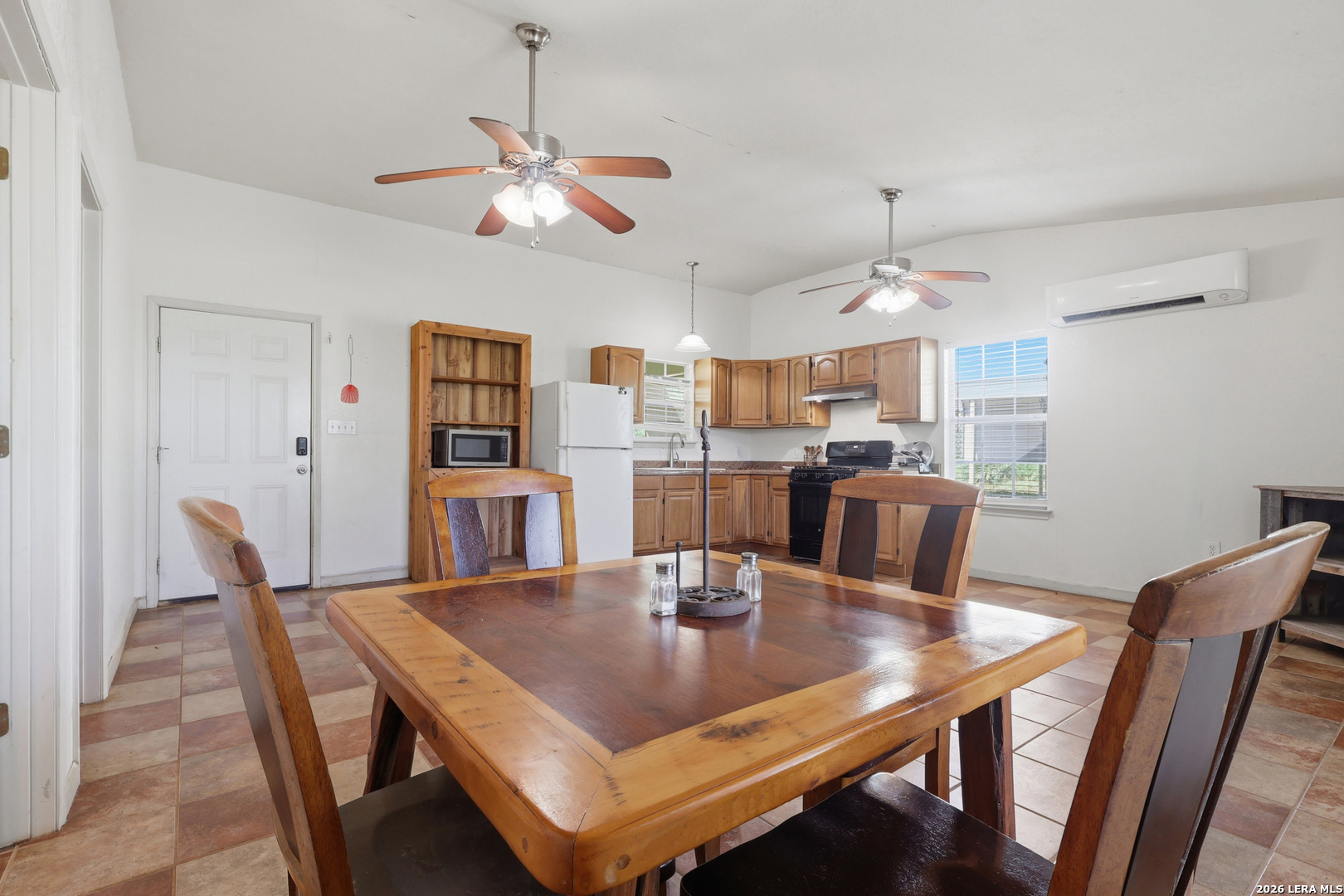 152 E County Road 304 Jourdanton TX 78026