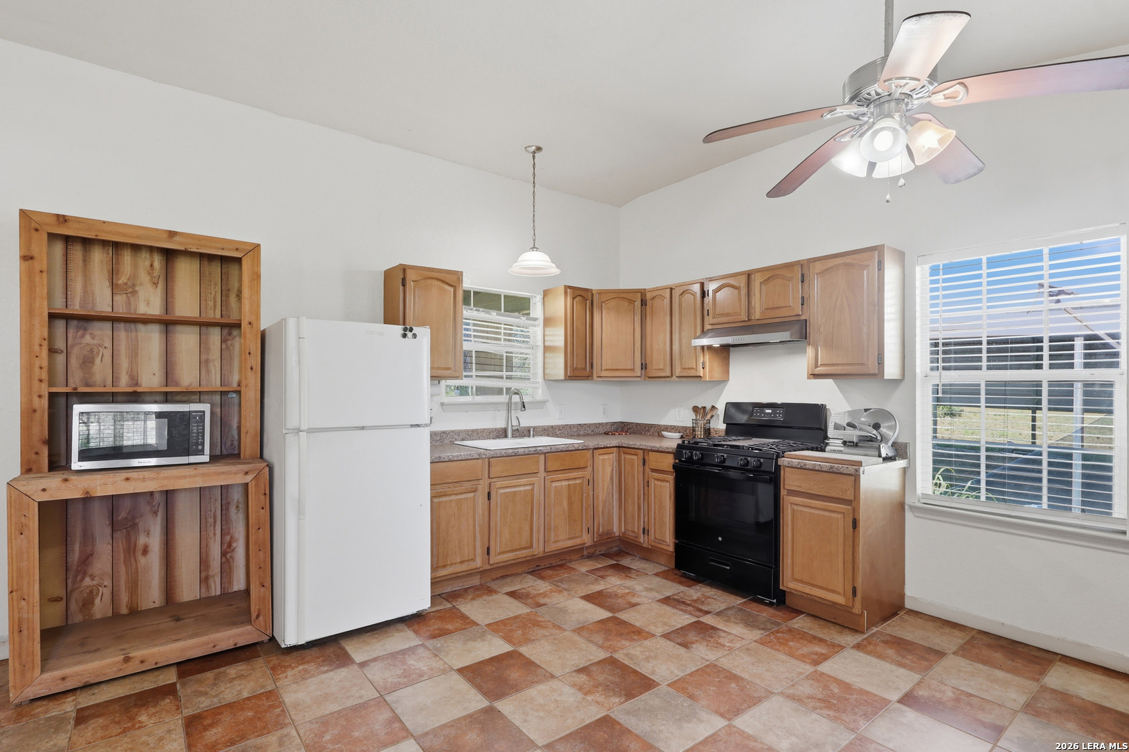 152 E County Road 304 Jourdanton TX 78026