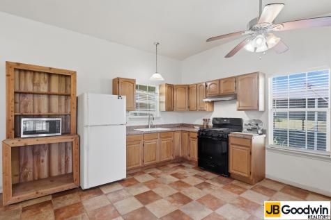 152 E County Road 304 Jourdanton TX 78026