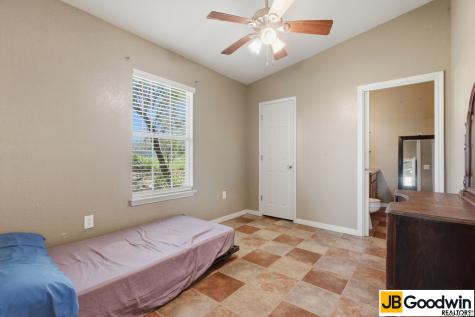 152 E County Road 304 Jourdanton TX 78026
