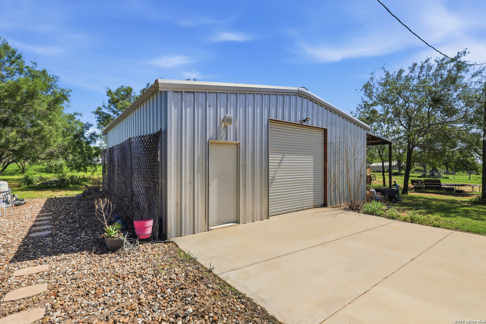 152 E County Road 304 Jourdanton TX 78026