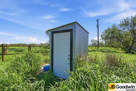 152 E County Road 304 Jourdanton TX 78026