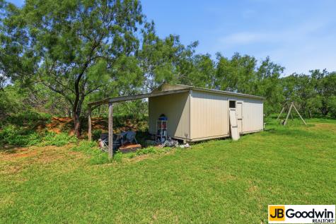 152 E County Road 304 Jourdanton TX 78026