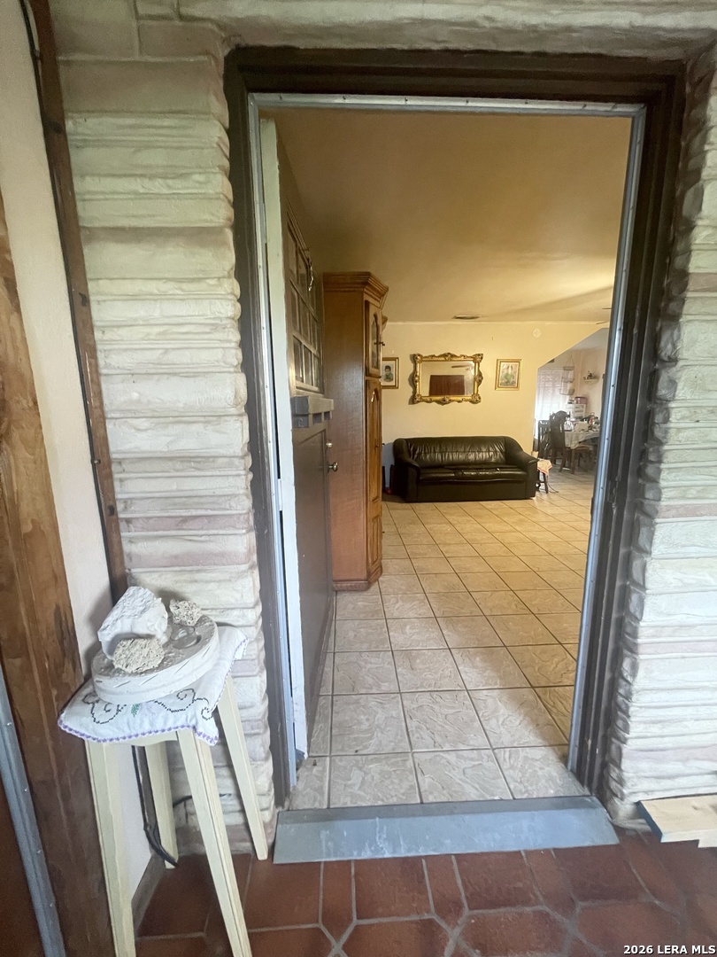 141 County Road 779 Devine TX 78016