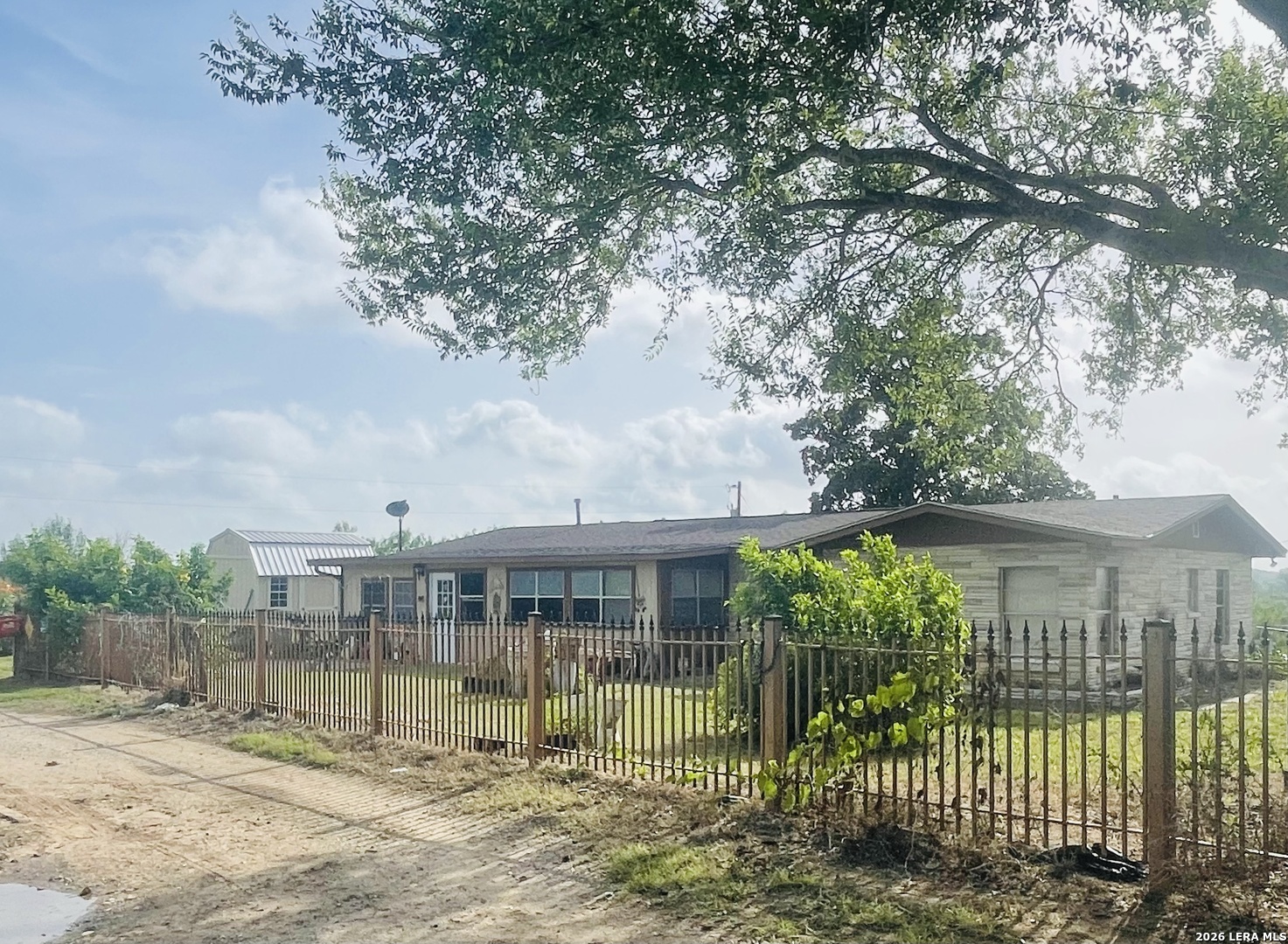 141 County Road 779 Devine TX 78016