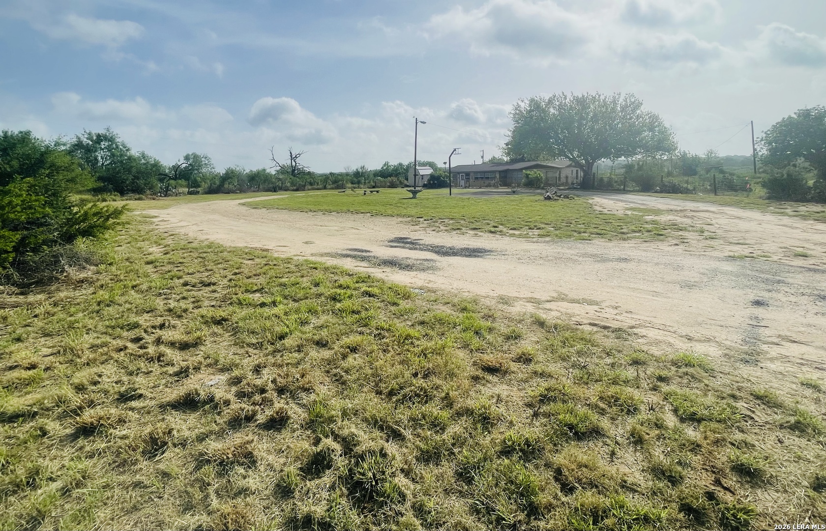 141 County Road 779 Devine TX 78016