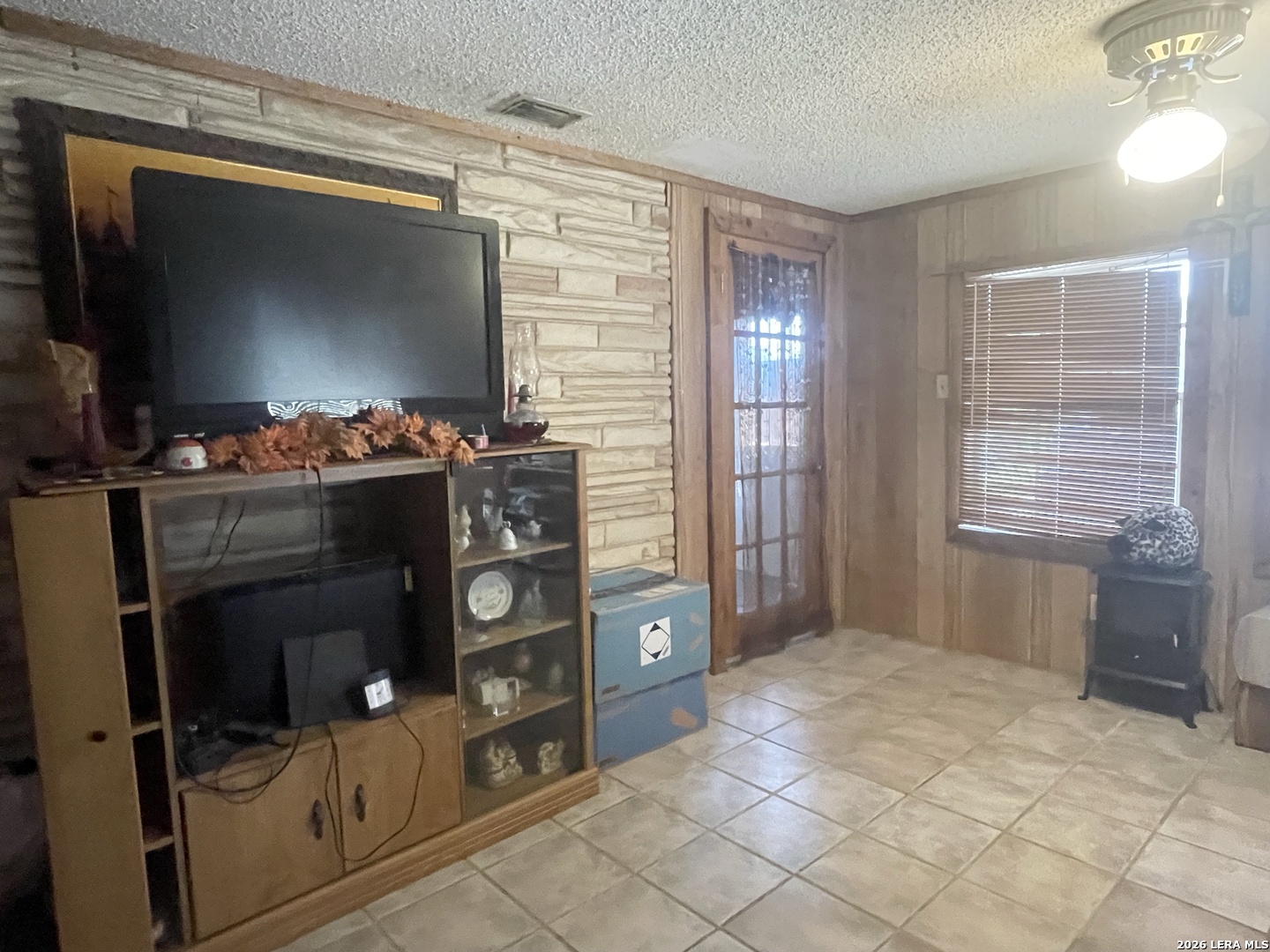 141 County Road 779 Devine TX 78016