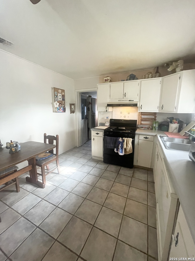 141 County Road 779 Devine TX 78016