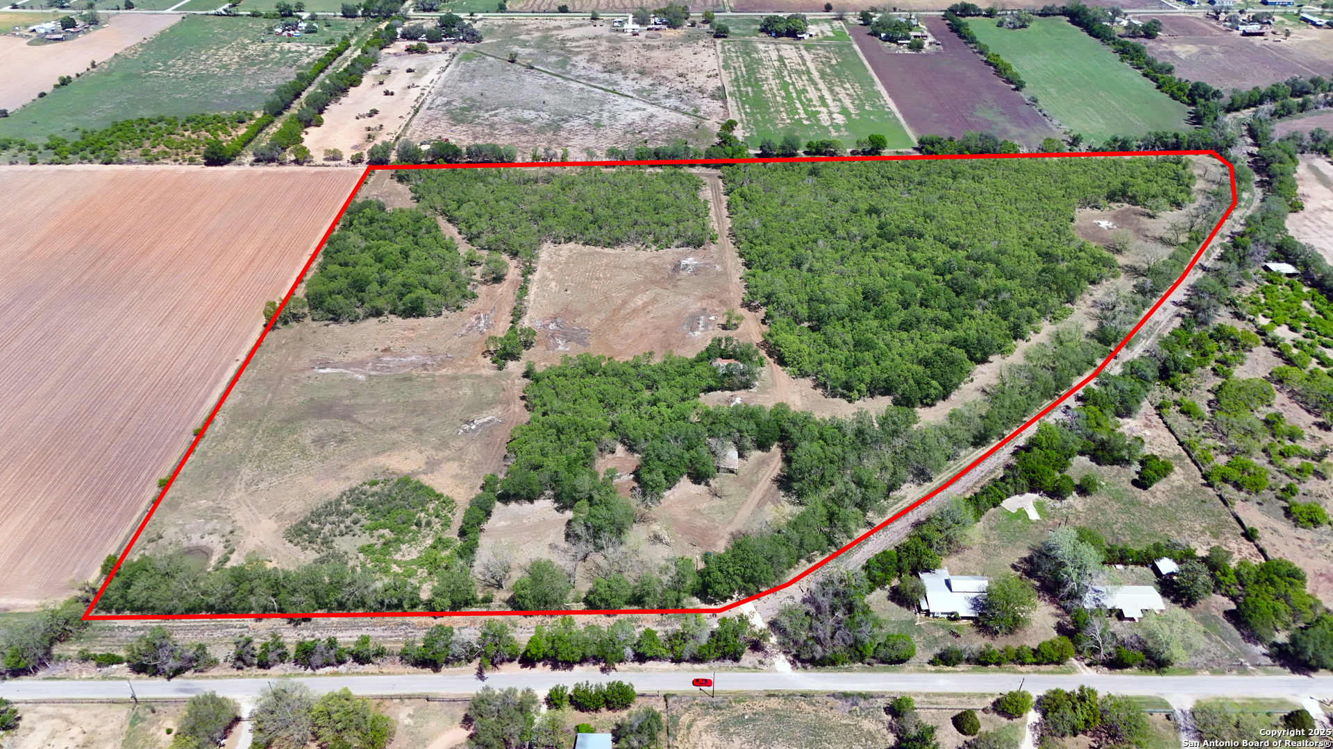 304 County Road 6611 Devine TX 78016