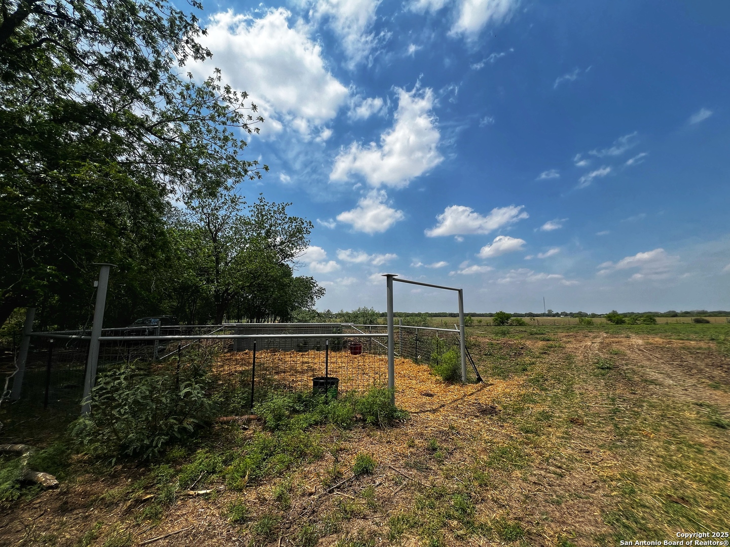 304 County Road 6611 Devine TX 78016