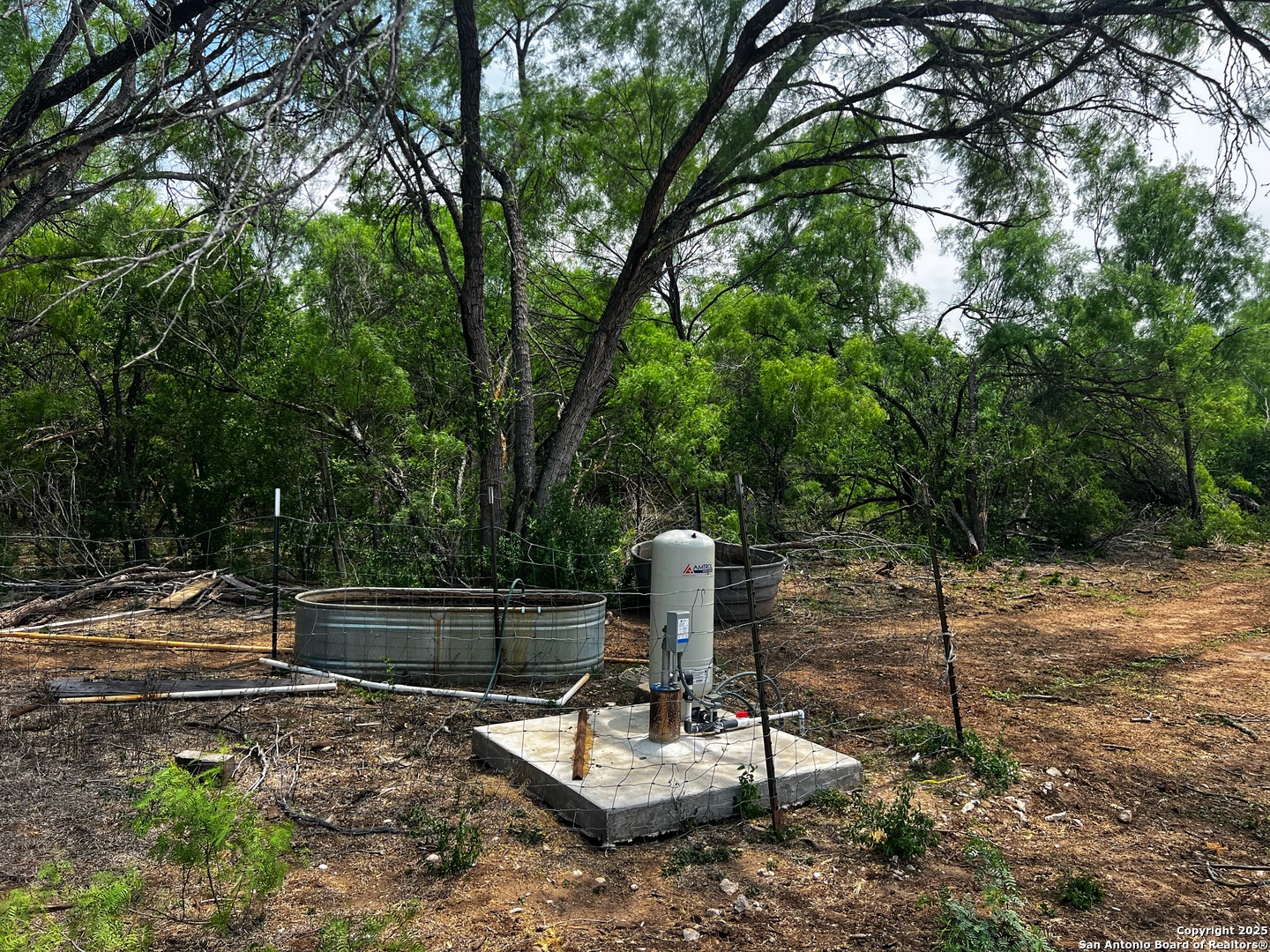304 County Road 6611 Devine TX 78016