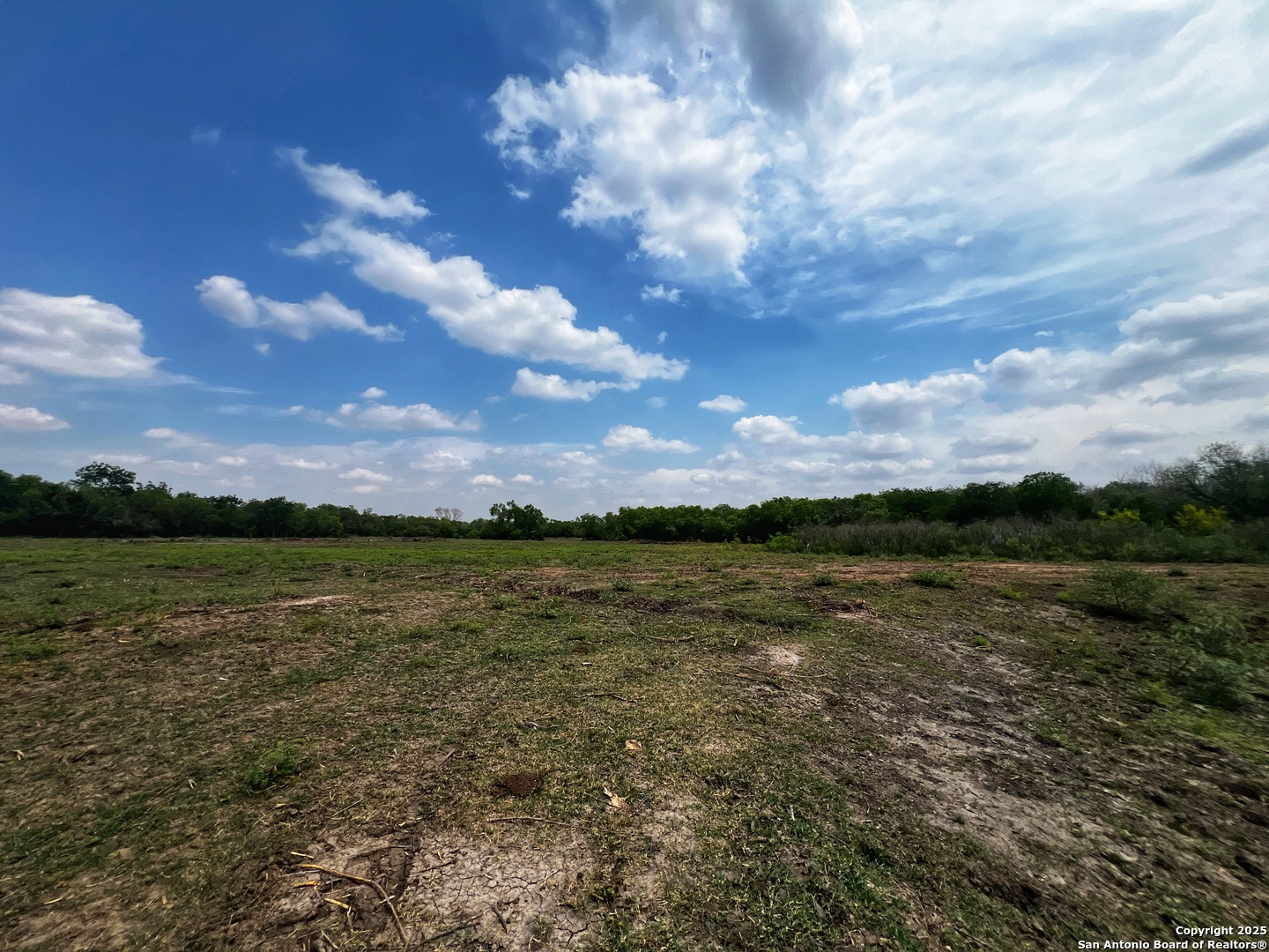 304 County Road 6611 Devine TX 78016