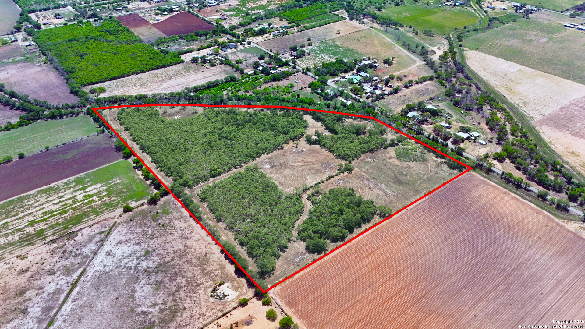 304 County Road 6611 Devine TX 78016