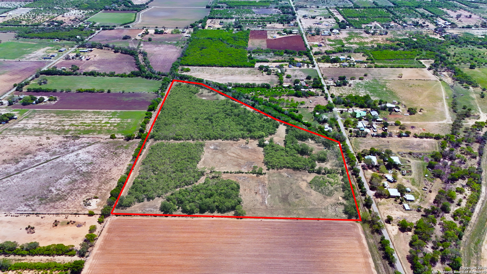 304 County Road 6611 Devine TX 78016