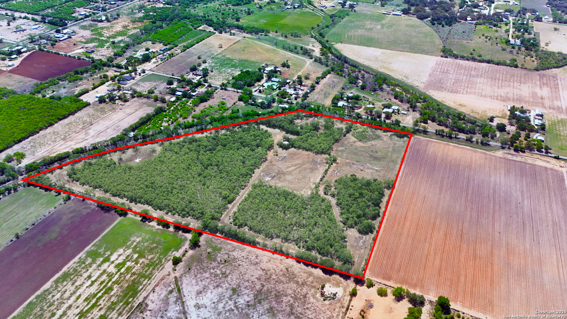 304 County Road 6611 Devine TX 78016