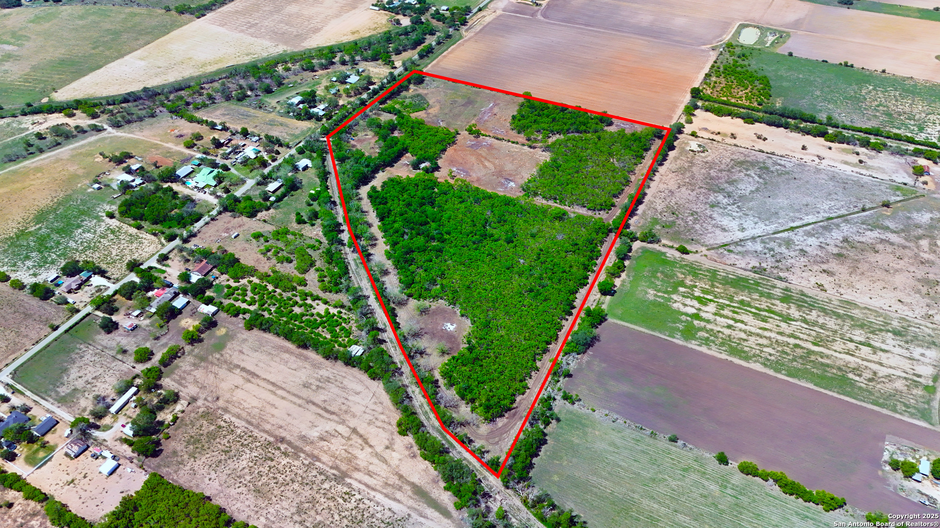 304 County Road 6611 Devine TX 78016