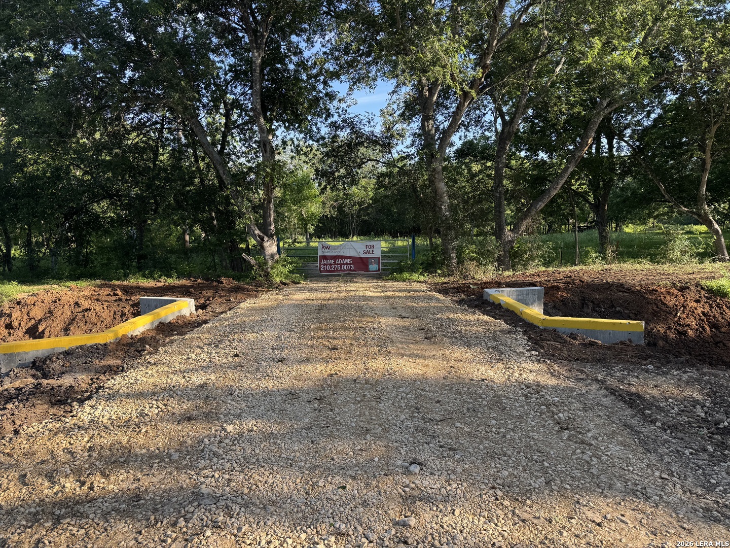 304 County Road 6611 Devine TX 78016