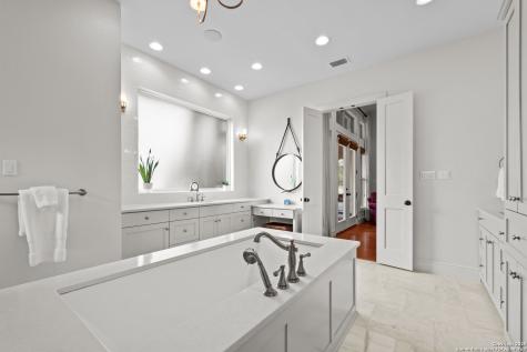 1043 Twin River Canyon Lake TX 78133