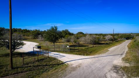 7869 County Road 203 Beeville TX 78102