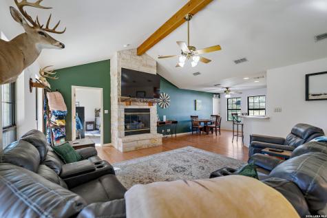 7869 County Road 203 Beeville TX 78102