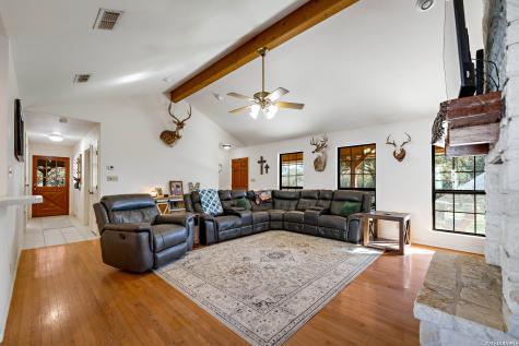 7869 County Road 203 Beeville TX 78102