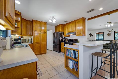 7869 County Road 203 Beeville TX 78102