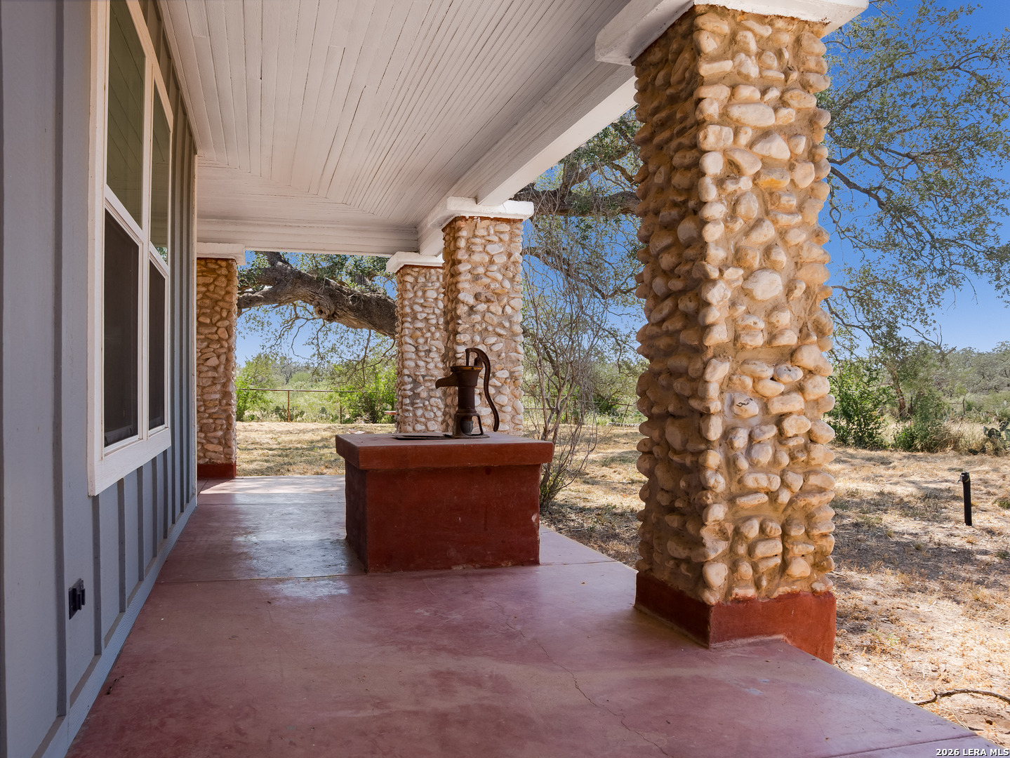 21419 Us Highway 90 Sabinal TX 78881