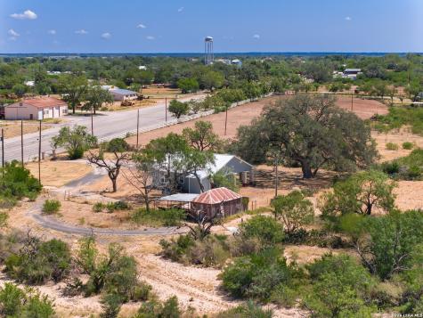 21419 Us Highway 90 Sabinal TX 78881