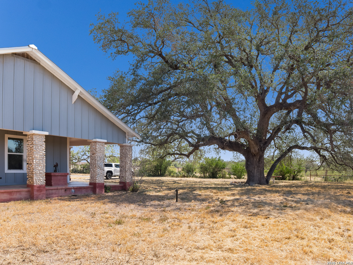 21419 Us Highway 90 Sabinal TX 78881