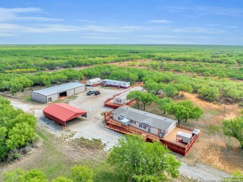 2654 Matthews Ranch Road Dilley TX 78017