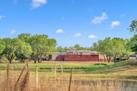 2654 Matthews Ranch Road Dilley TX 78017